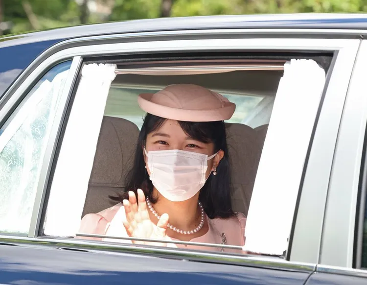 愛子公主11日穿著粉紅套裝向文仁親王妃紀子祝壽。翻攝《AERA dot.》