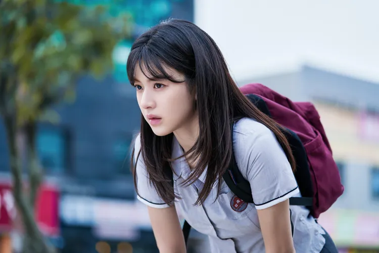 高允貞最近在《MOVING異能》飾演超能力少女，人氣扶搖直上。Disney+提供
