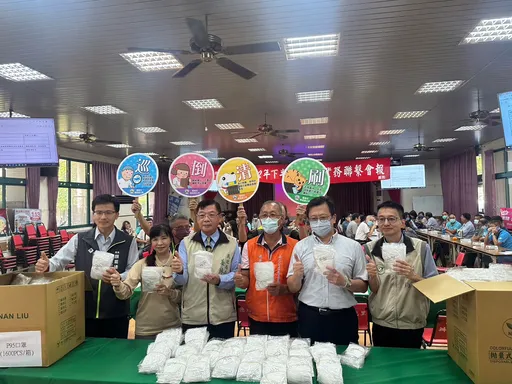 力挺前線防疫!南六企業捐贈1萬份P95口罩 黃偉哲呼籲企業一起站出來