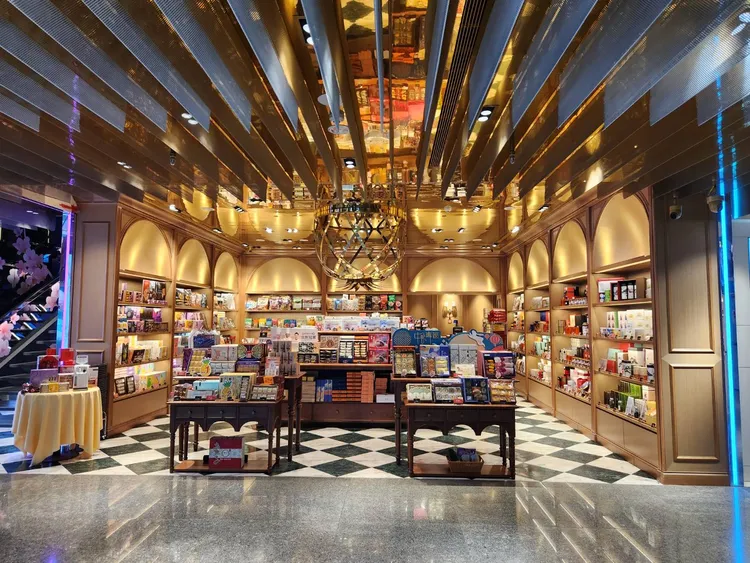 「大拙匠人」旗下的匠拌麵系列入駐桃園國際機場采盟免稅通路後，短短兩個月熱銷上千袋。大拙匠人提供