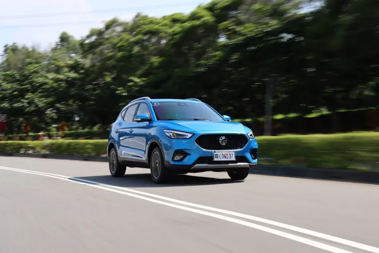 MG ZS日常市區行駛起步堪稱輕快，緩行過程中也展現滑順特質，值德一提的是隔音品質相當出色。林浩昇攝