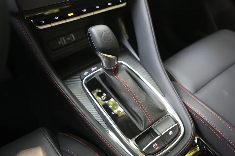 CVT無段變速箱透過Sport模式可帶來更為積極的傳輸反應，另也附有8段手動模擬升降檔。林浩昇攝