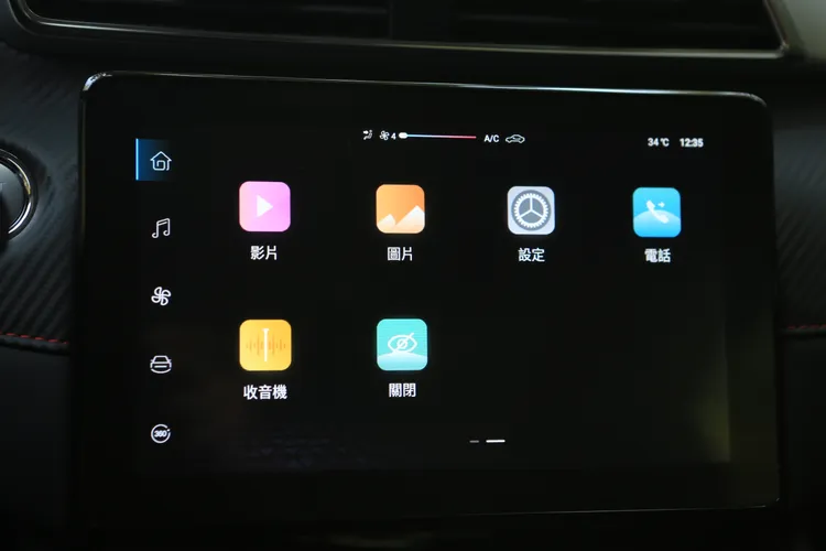 10.1吋中央觸控螢幕採繁體中文介面，使用起來邏輯清晰，畫面切換也相當流暢。林浩昇攝