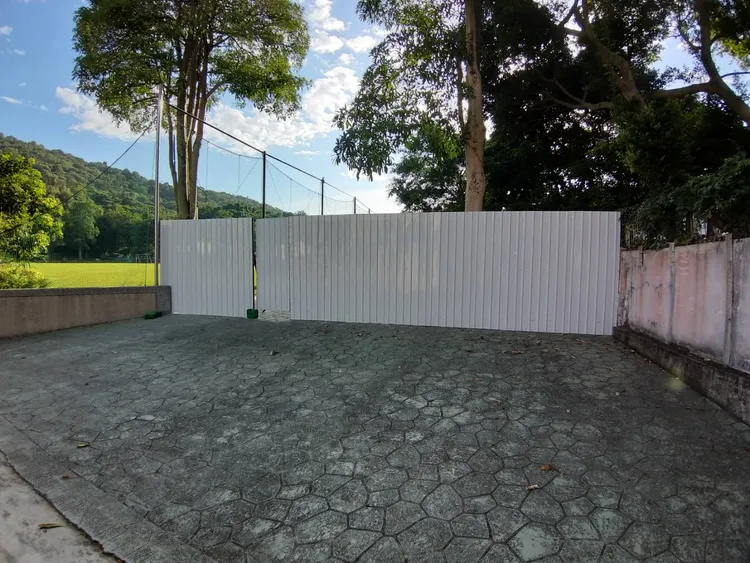 道明外僑學校加設圍籬。北市教育局提供