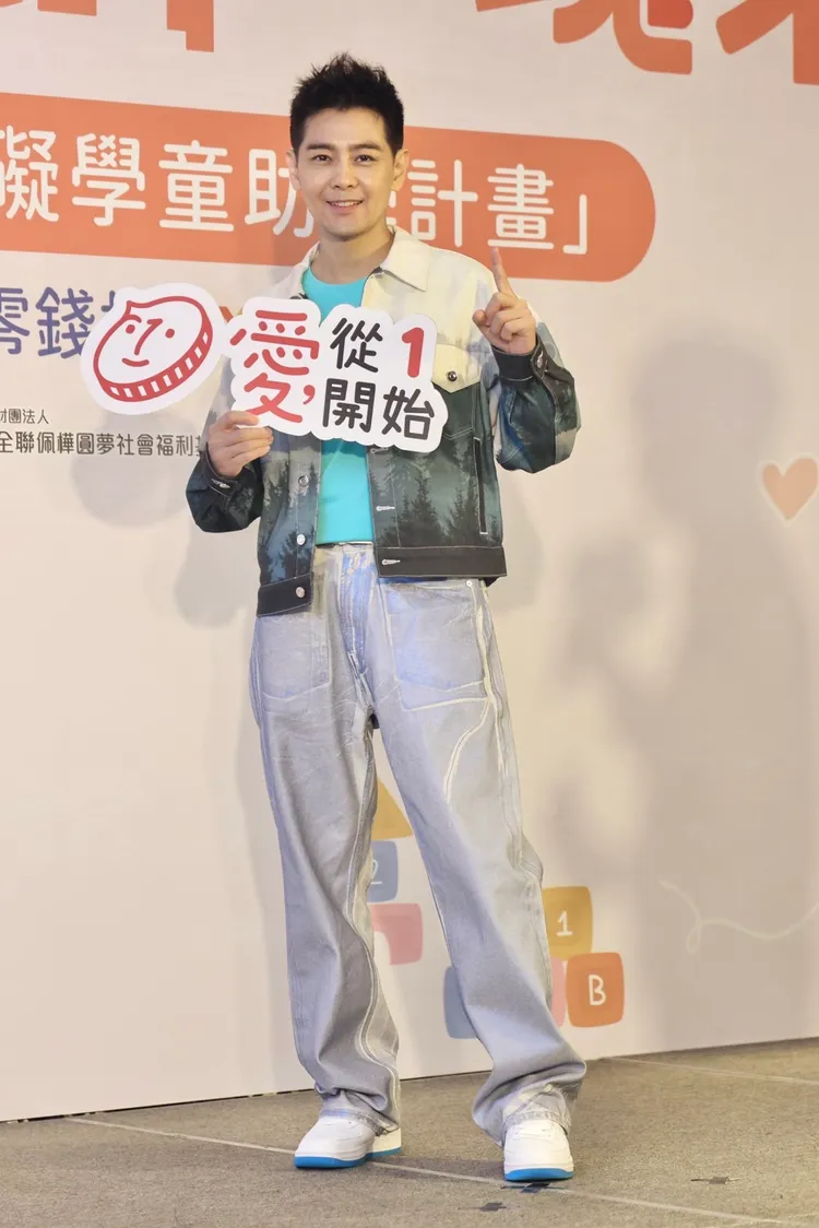 林志穎衣褲很寬鬆，看不出消瘦身形。林林攝