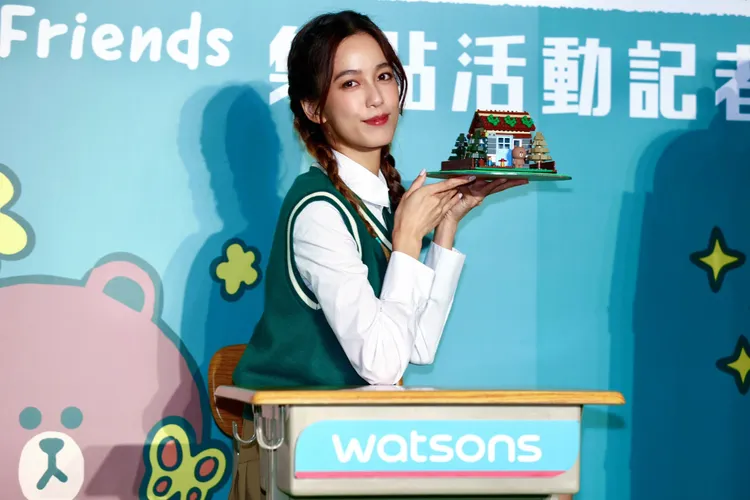 陳庭妮看到屈臣氏的集點品超開心。彭欣偉攝
