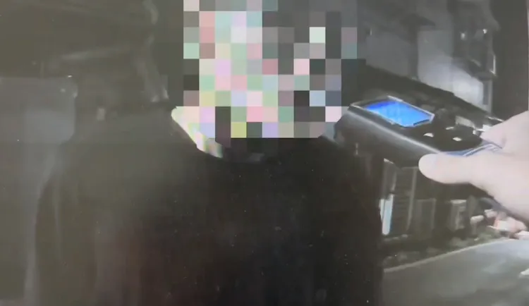 警方對陳男實施酒測。翻攝畫面