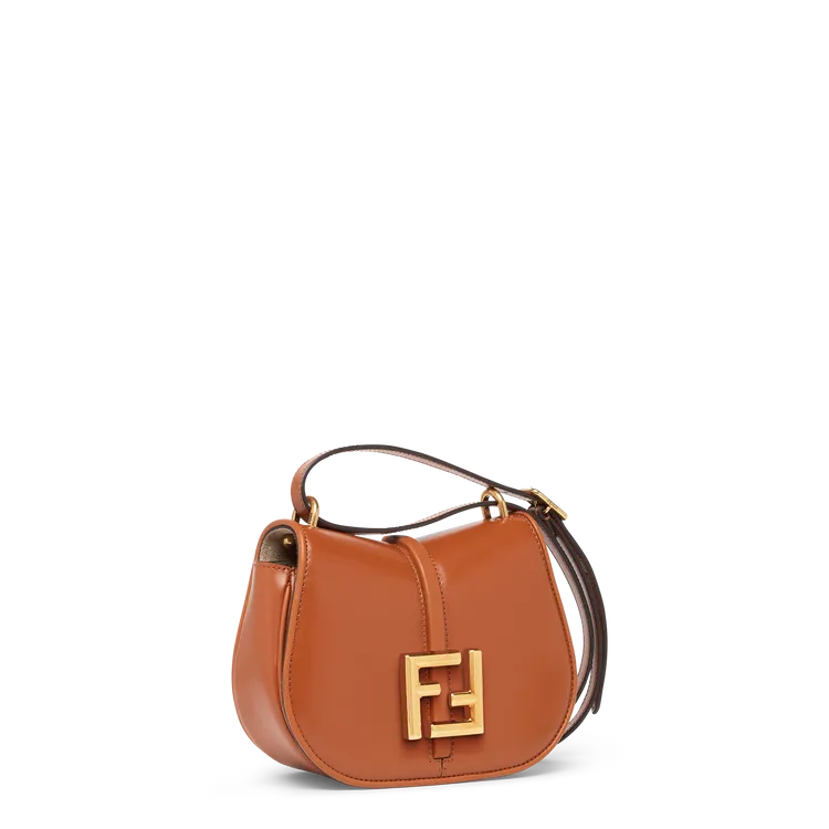 FENDI C’mon包款（小），7萬6000元。品牌提供