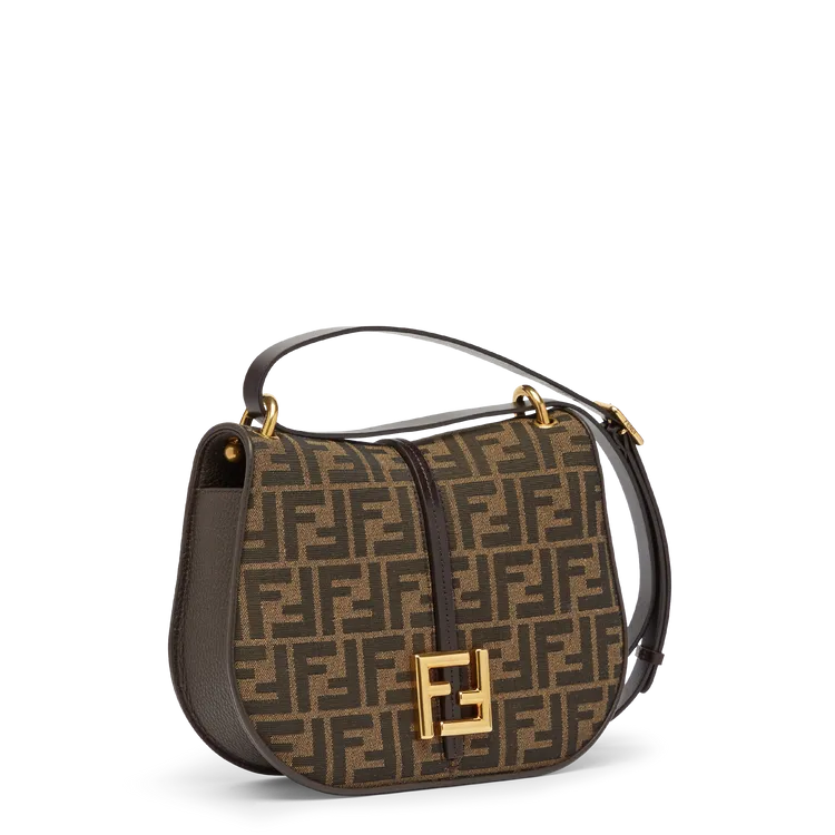 FENDI C’mon包款（中），9萬1000元。品牌提供