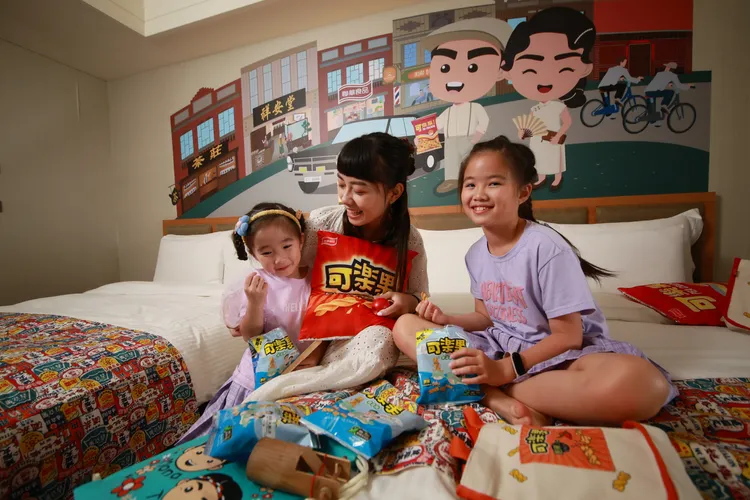 【福容花蓮店】入住可樂果主題房還有仿真抱枕可以抱。