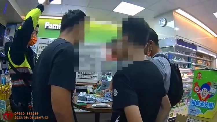 黃姓少年假扮檢警向被害人取得現金及提款卡，得手89萬元現金被警方查獲。民眾提供