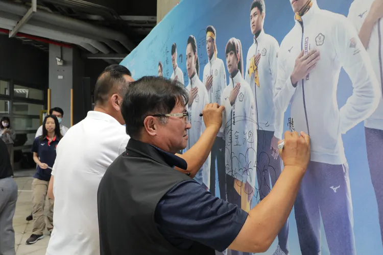 體育局表示，前來打卡並留言，就有機會抽到運動體驗券。市府提供