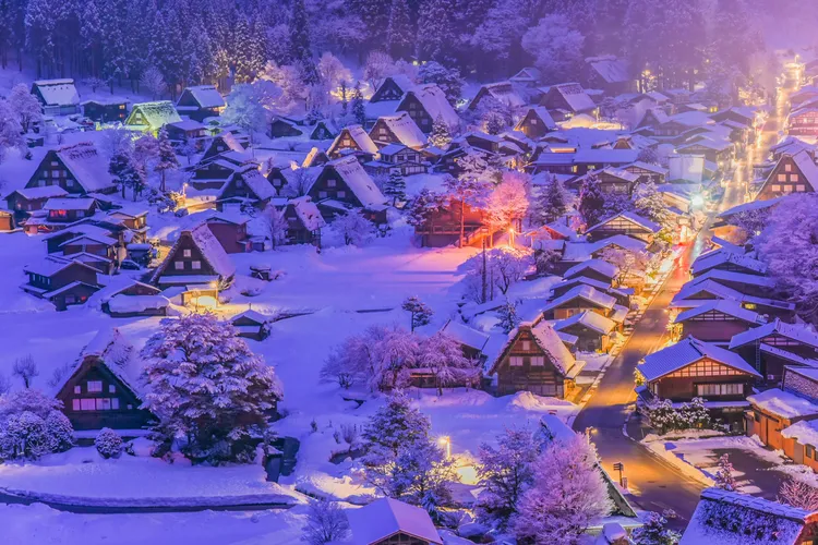 超夢幻合掌村點燈祭，1年只有6天期間限定。可樂旅遊提供