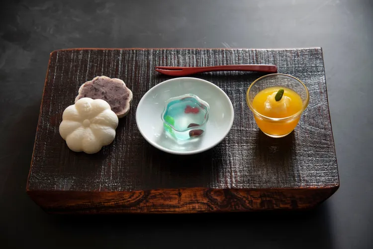 除了四季雅章禮盒外，9/4至9/9於歐風館自助餐廳的平日晚餐、假日午/晚餐餐期，可品嚐3款和菓子：金魚盅、鳳梨凍與現做的紅豆最中。業者提供