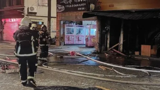 桃園洗衣店氣爆!「整間炸開」玻璃噴對街 女路人濺血