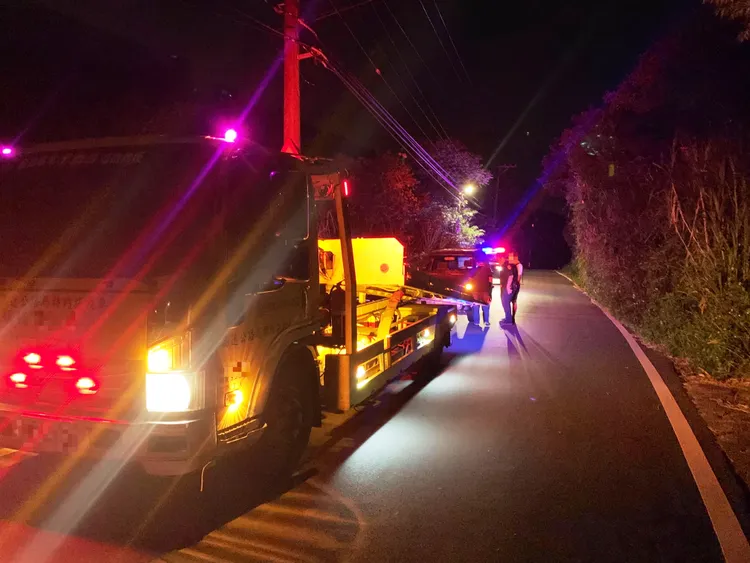警方連絡拖吊車趕來。龍潭警分局提供