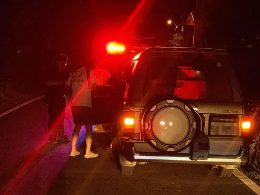 喑啞男深夜駕車拋錨山區　龍潭暖警熱心救援助解圍
