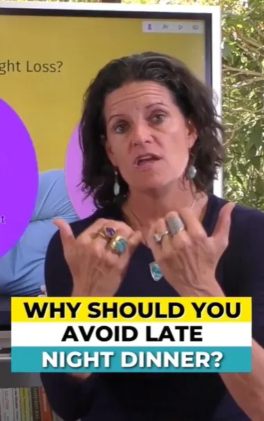 飲食專家裴爾茲說明應該避免太晚吃晚餐。翻攝TikTok