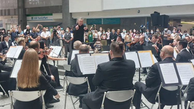 烏克蘭國家交響樂團今日在記者會上，演奏《烏克蘭國歌》及臺灣民謠《望春風》。凃建豐攝