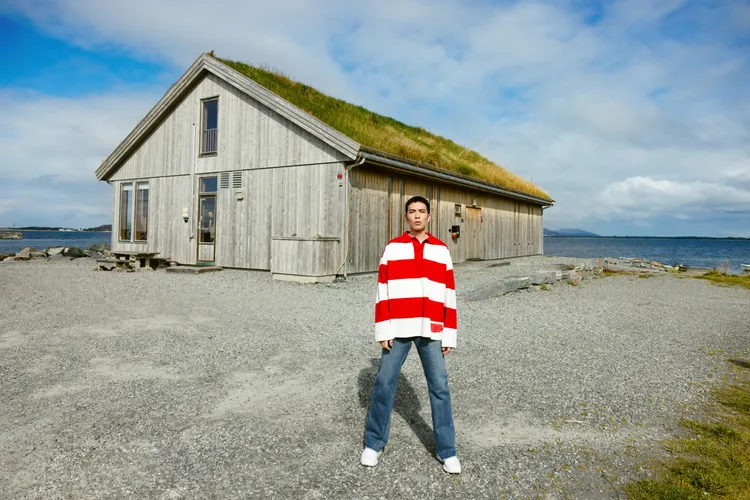 抵達挪威隔天，蕭敬騰立即展開錄音工作。華納提供