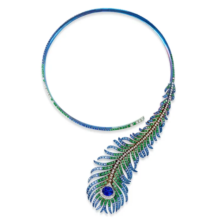 Plume de Paon孔雀羽毛系列項鍊，價格店洽。品牌提供