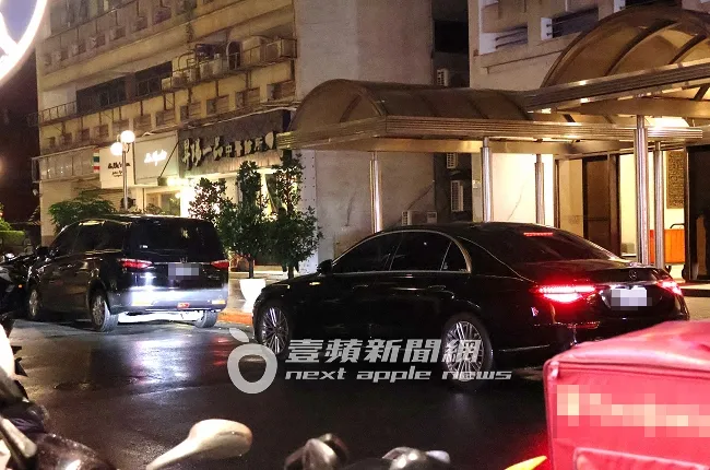 連戰車隊在官邸門口準備待命。特勤中心攝