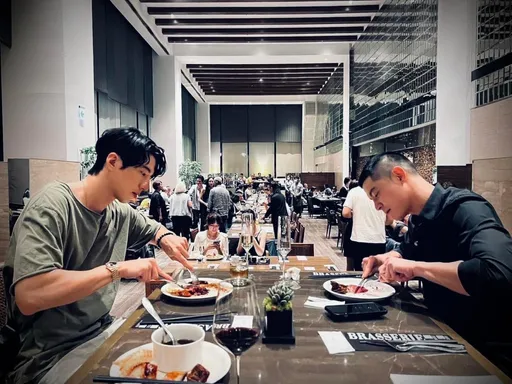 王柏傑、傅孟柏雙帥被迫併桌 一個火鍋吃出兩人江湖