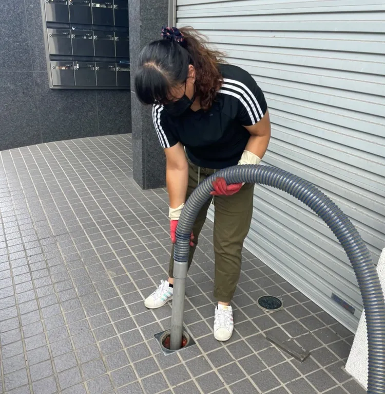 合法業者清理水肥。環保局提供