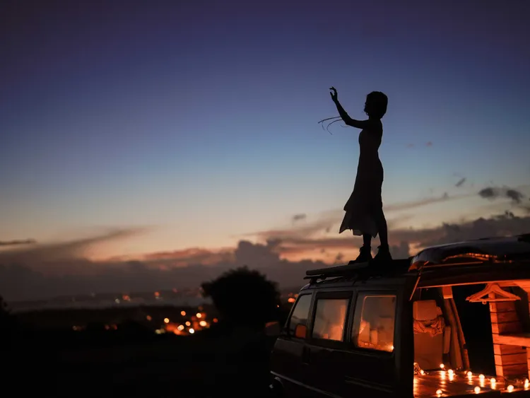 林逸欣MV拍到太陽西下魔幻之光。鑫羽工作室提供