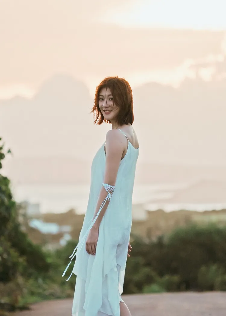 林逸欣笑說拍完就要啟程去吃網美店的甜點。鑫羽工作室提供