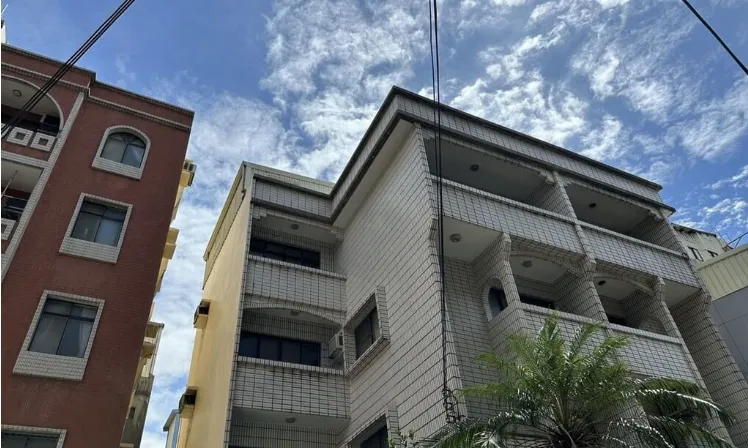 柯文哲的新竹市老家因頂樓加蓋鐵皮遭疑違建。中央社