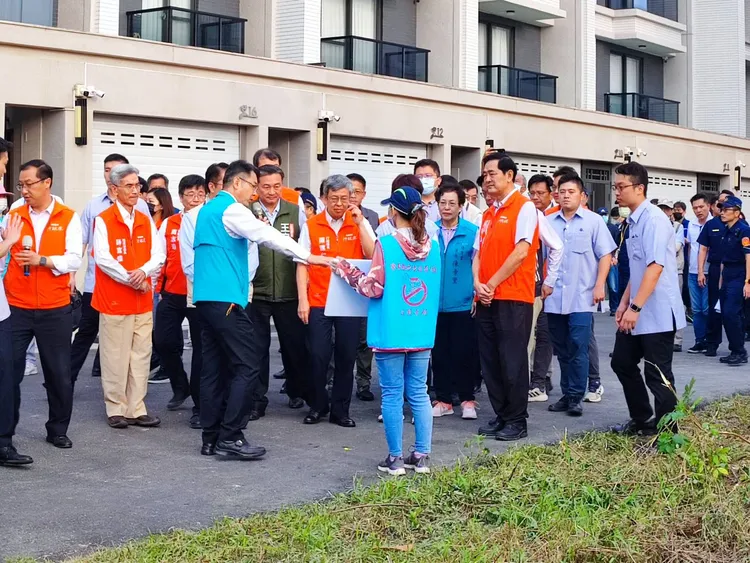 陳建仁率環境部、衛福部、疾管署高層至台南視察疫情。王志弘攝