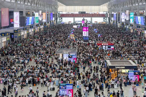 中國十一假期境內旅遊估8.96億人次　收入逾3.3兆