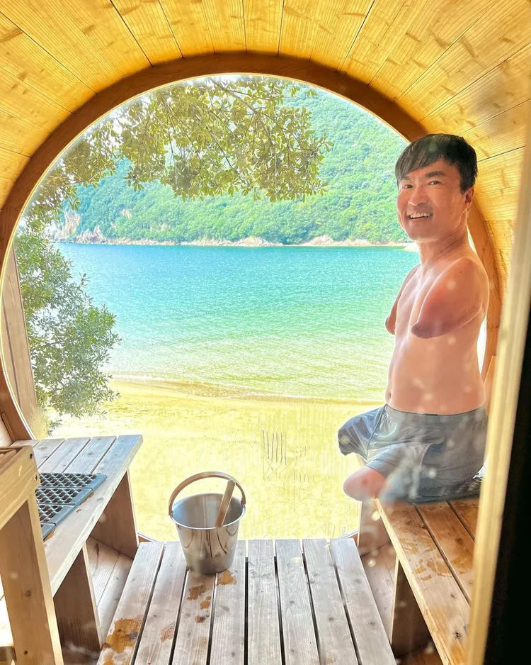 乙武洋匡大方展露自己的身體。取自乙武洋匡IG