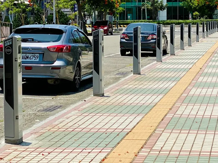 台南市的智慧停車柱也曾出現類似問題。資料照片