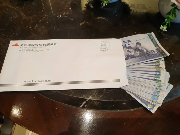 基泰建設發給受災住戶，每戶5萬元。北市議員陳怡君提供
