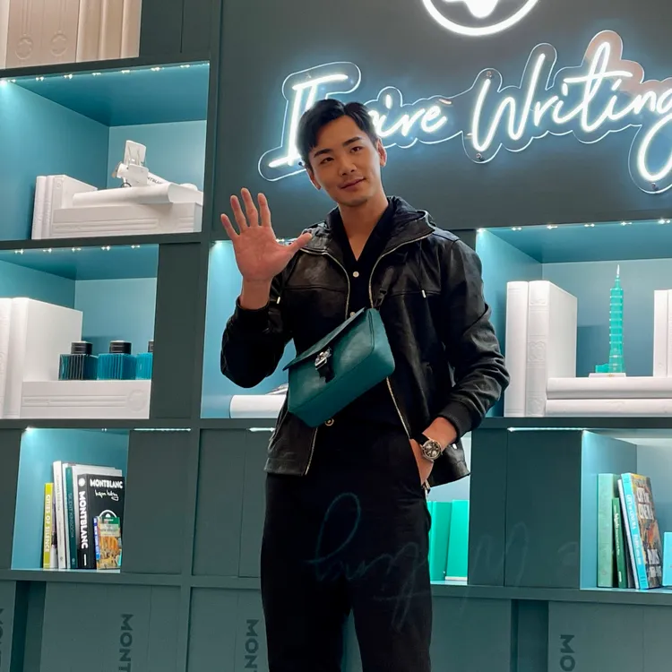 禾浩辰展演Extreme 3.0系列輕巧信封包，3萬4600元。張家玲攝
