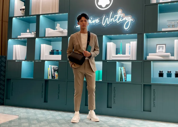 柯震東演繹Extreme 3.0系列142斜背包3萬4600，以及6卡式皮夾1萬100元。張家玲攝