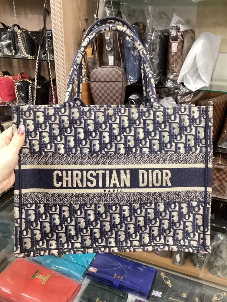 田男送陳女的Dior包包。田男提供