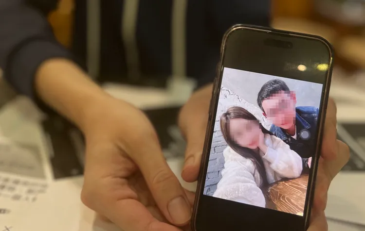 田男秀出與陳女見面時開心合照。田男提供