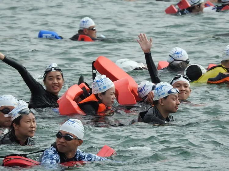 日月潭萬人泳渡活動共有2萬4千多人參加。縣府提供