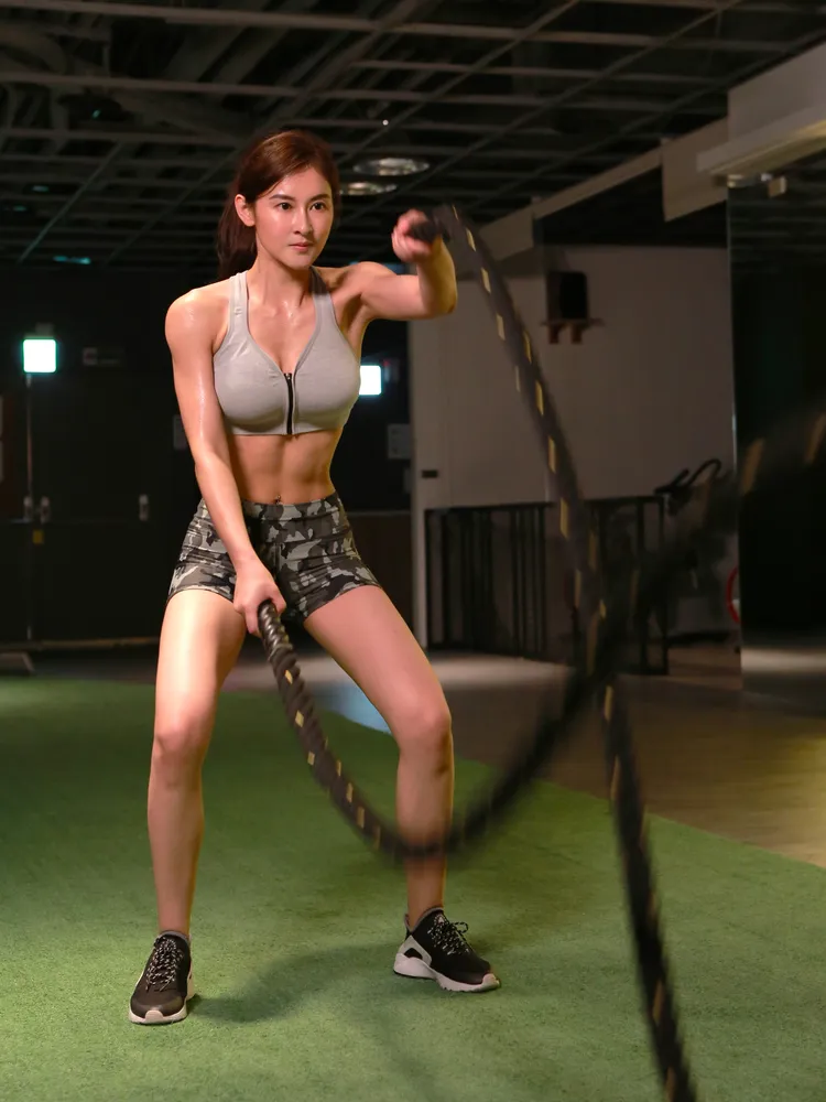 「瑜伽女神」夏米雅靠運動，永遠吃不胖。奇蹟製造