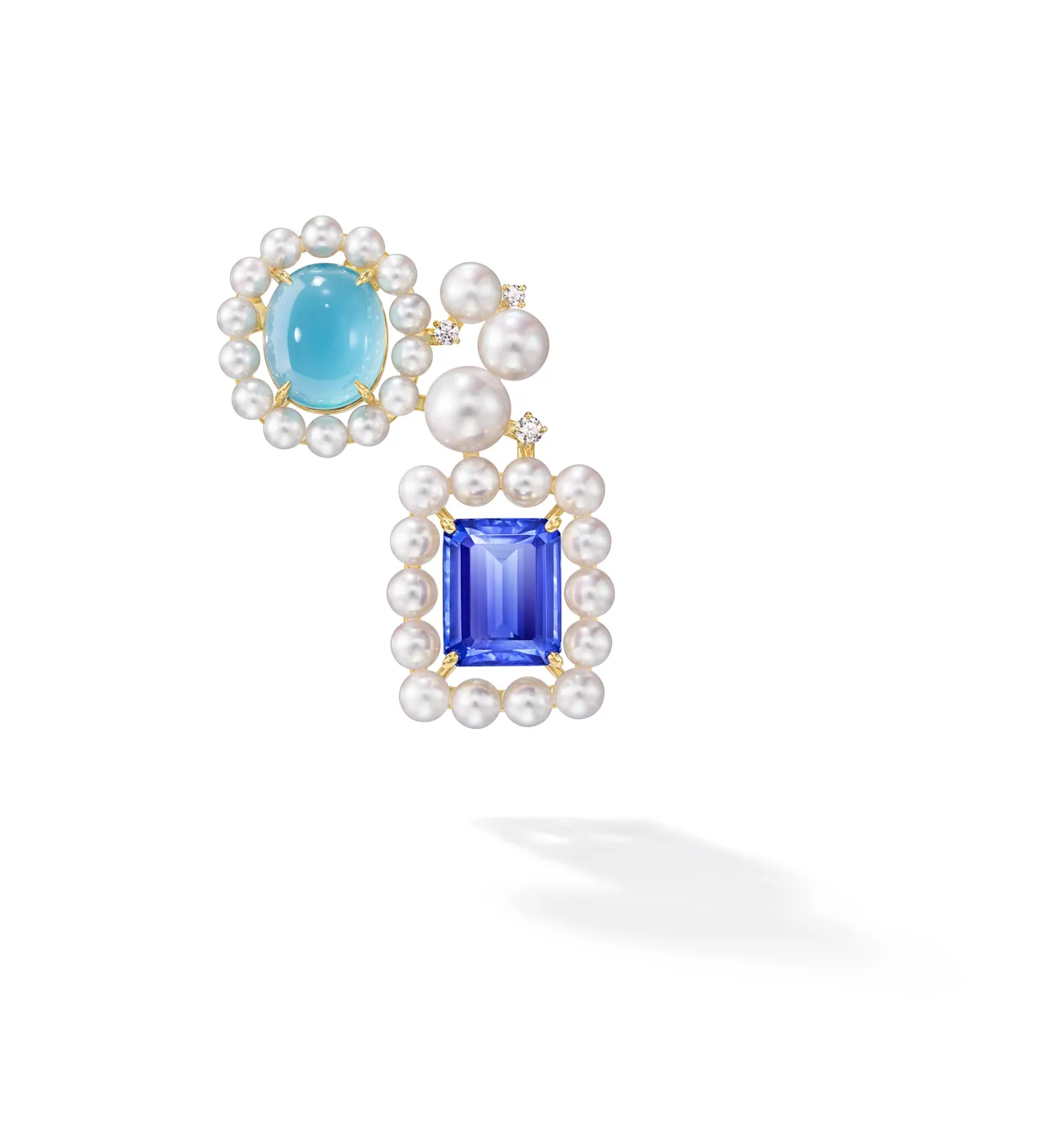 Ore右耳夾式耳環(18K白金、阿古屋珍珠、坦桑石、藍玉髓,鑽石總重0.09克拉),99萬3000元。品牌提供