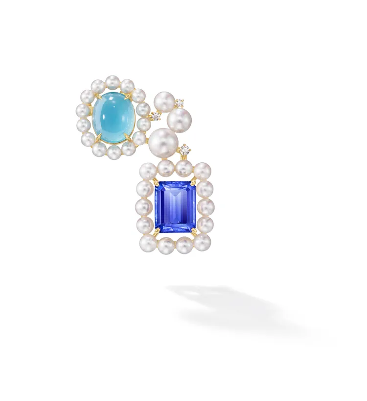 Ore右耳夾式耳環（18K白金、阿古屋珍珠、坦桑石、藍玉髓，鑽石總重0.09克拉），99萬3000元。品牌提供