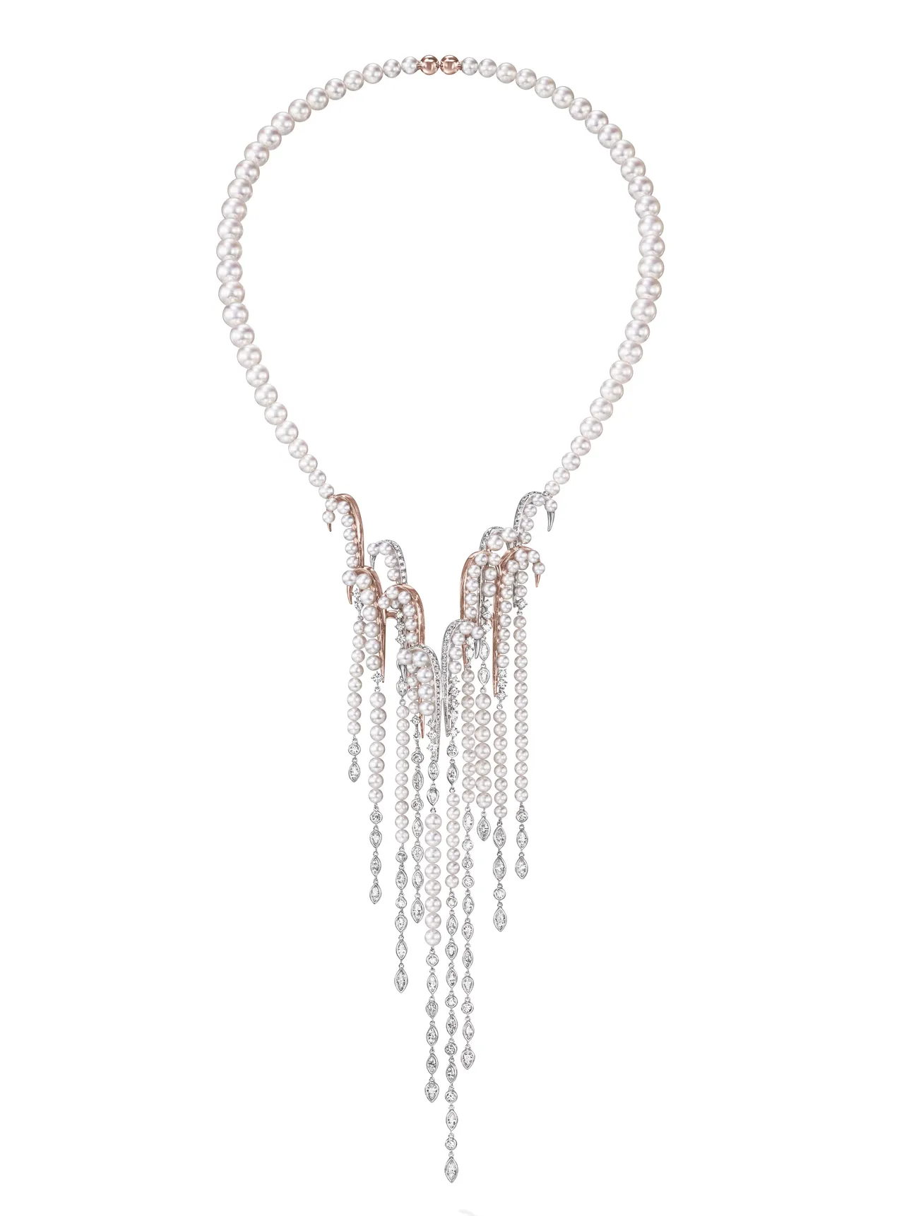 Waterfall項鍊(18K白金、18K櫻花金、阿古屋珍珠,鑽石總重5.78克拉),424萬元。品牌提供