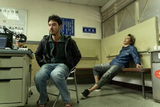 阮經天激動暴打黃鐙輝劇組嚇傻 他滿臉是血在警局畫面曝光