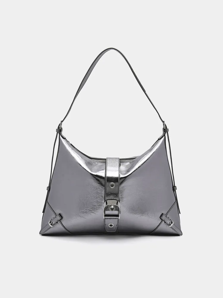 Helix皮革流浪包，4890元。品牌提供