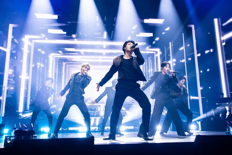 INFINITE展現出道13年精湛的唱功與舞技。D-SHOW提供