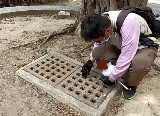黃偉哲表示，學校也是登革熱防疫的重點項目之一。市府提供