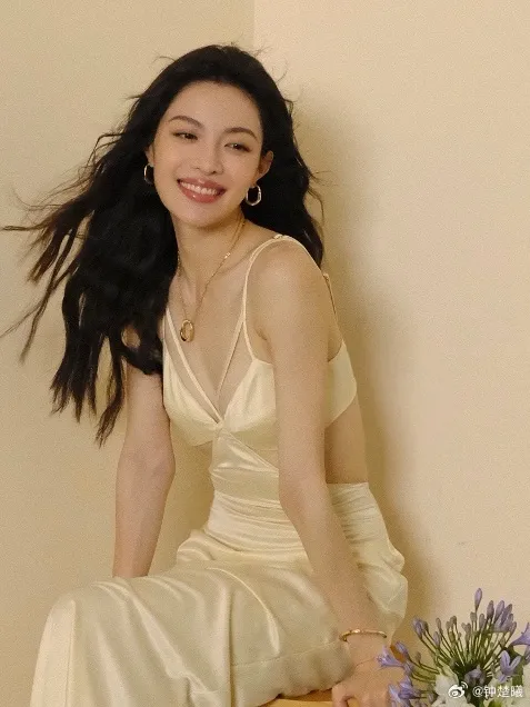 鍾楚曦被網友封為「帥哥收割機」。翻攝鍾楚曦微博